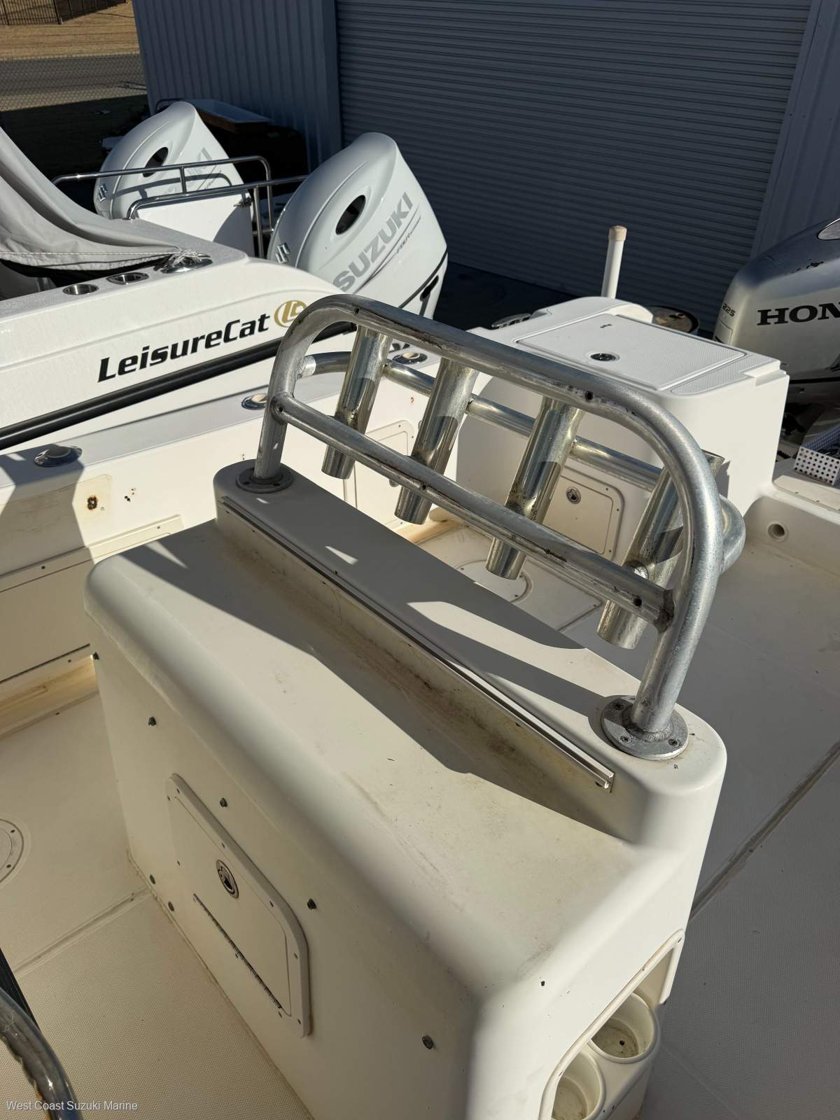 WORLD CAT 270 TE FISHING BOAT