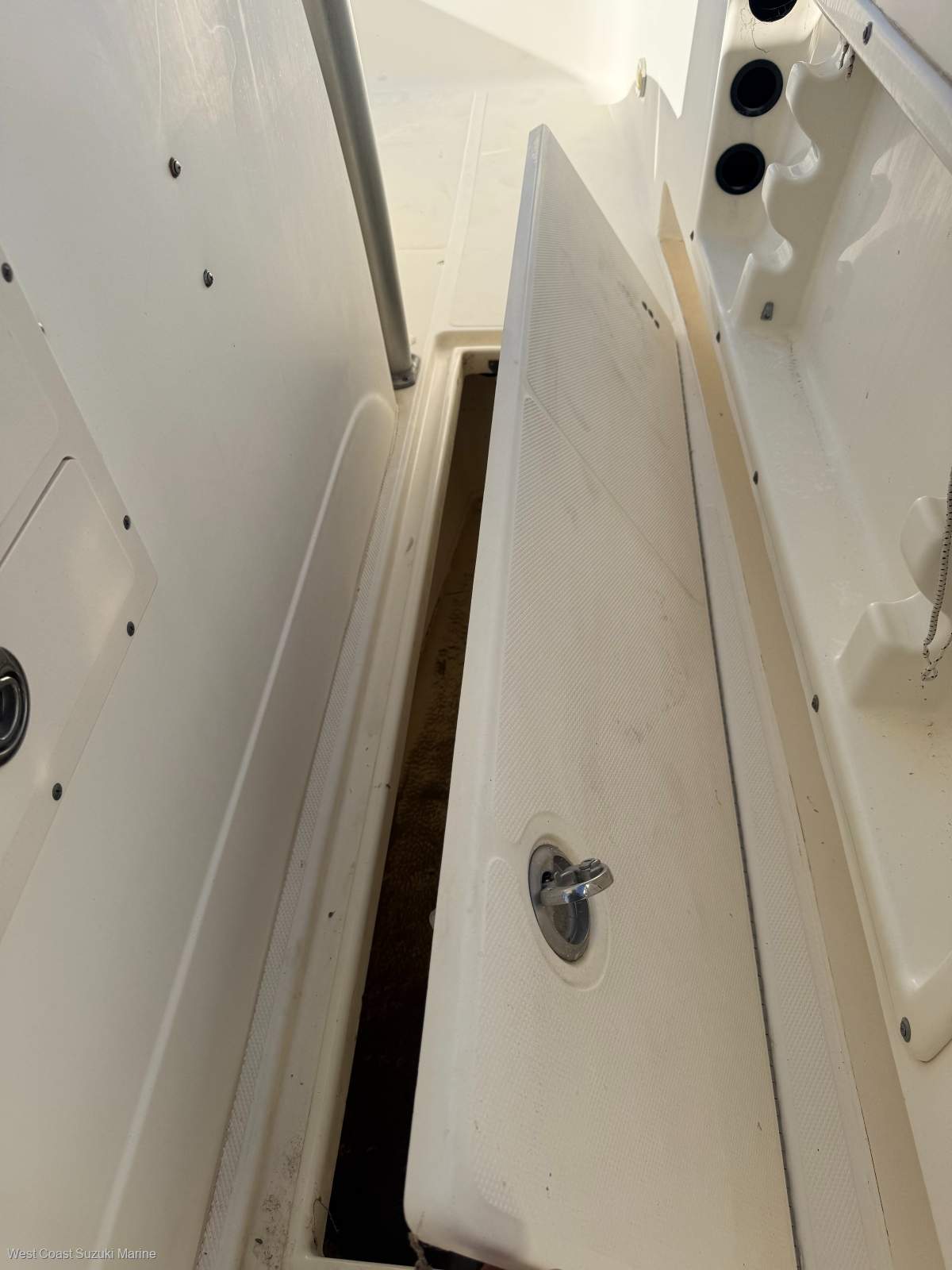 WORLD CAT 270 TE FISHING BOAT