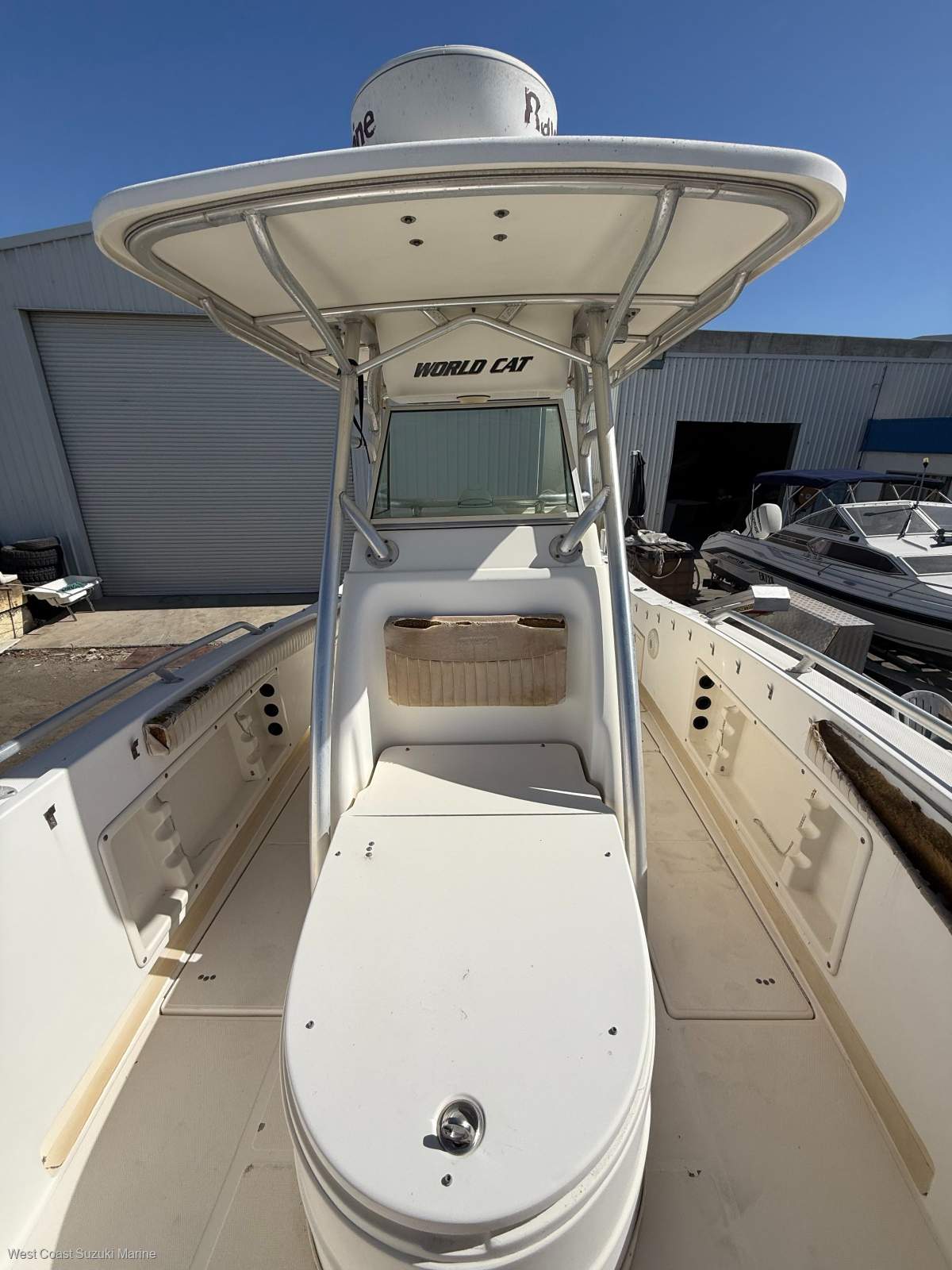WORLD CAT 270 TE FISHING BOAT