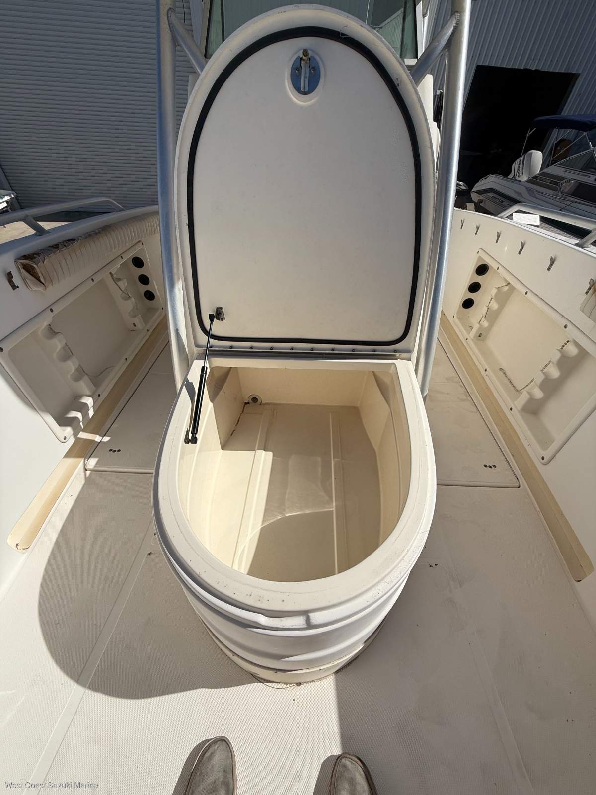 WORLD CAT 270 TE FISHING BOAT