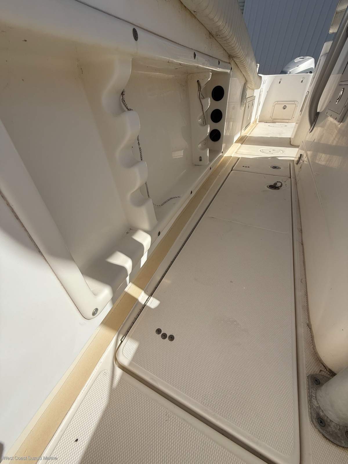 WORLD CAT 270 TE FISHING BOAT