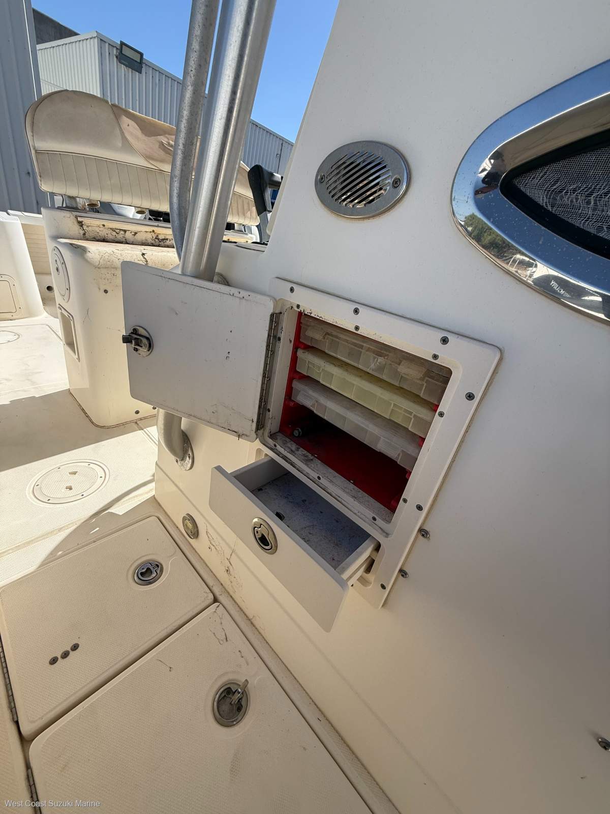WORLD CAT 270 TE FISHING BOAT