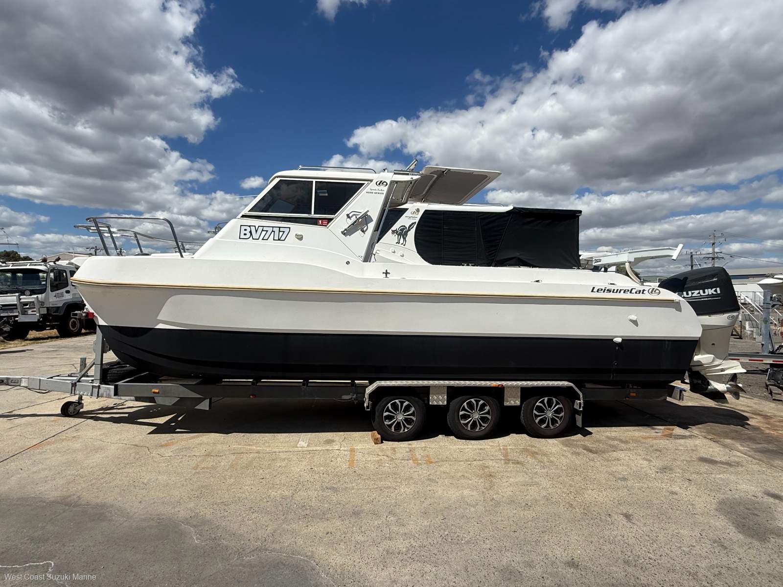 2013 LEISURECAT 8000 SPORT FISHER