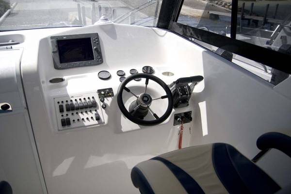 LEISURECAT SPORTS FISHER 8000 FISHING BOAT
