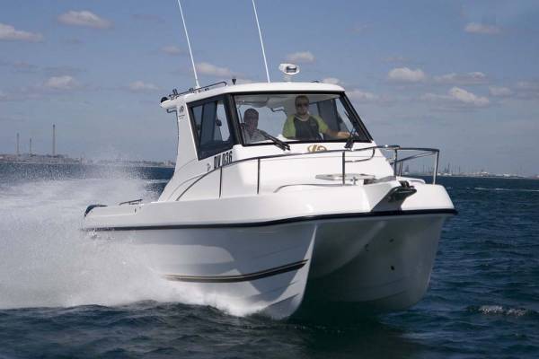 LEISURECAT SPORTS FISHER 8000 FISHING BOAT