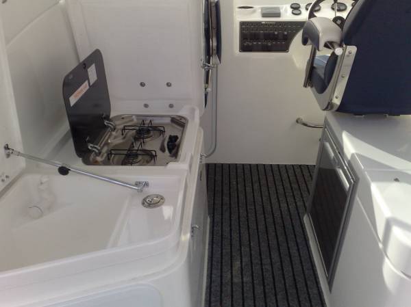 LEISURECAT SPORTS FISHER 8000 FISHING BOAT