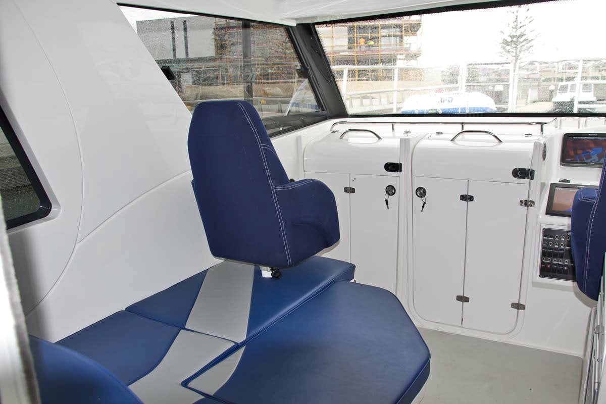 LEISURECAT KINGFISHER 9000 FISHING BOAT