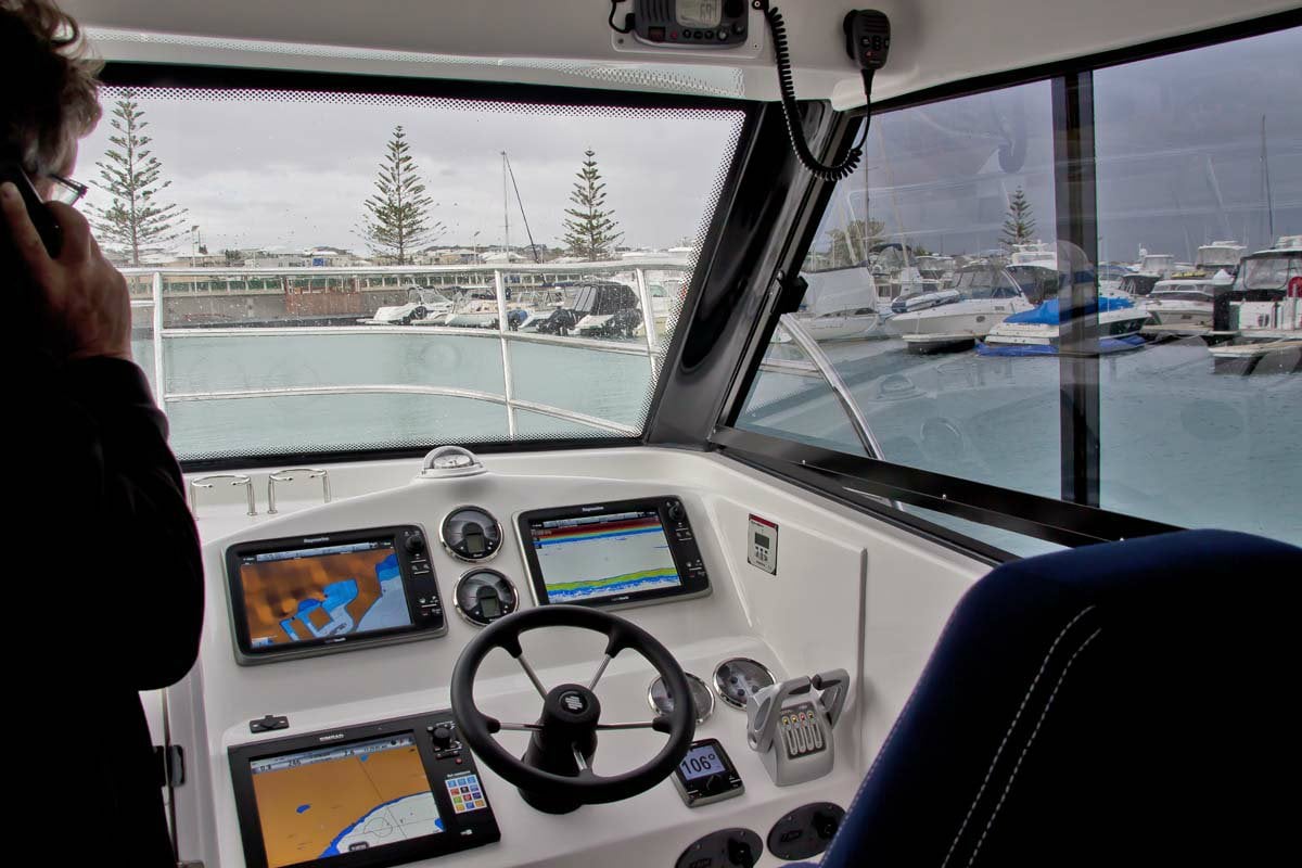 LEISURECAT KINGFISHER 9000 FISHING BOAT