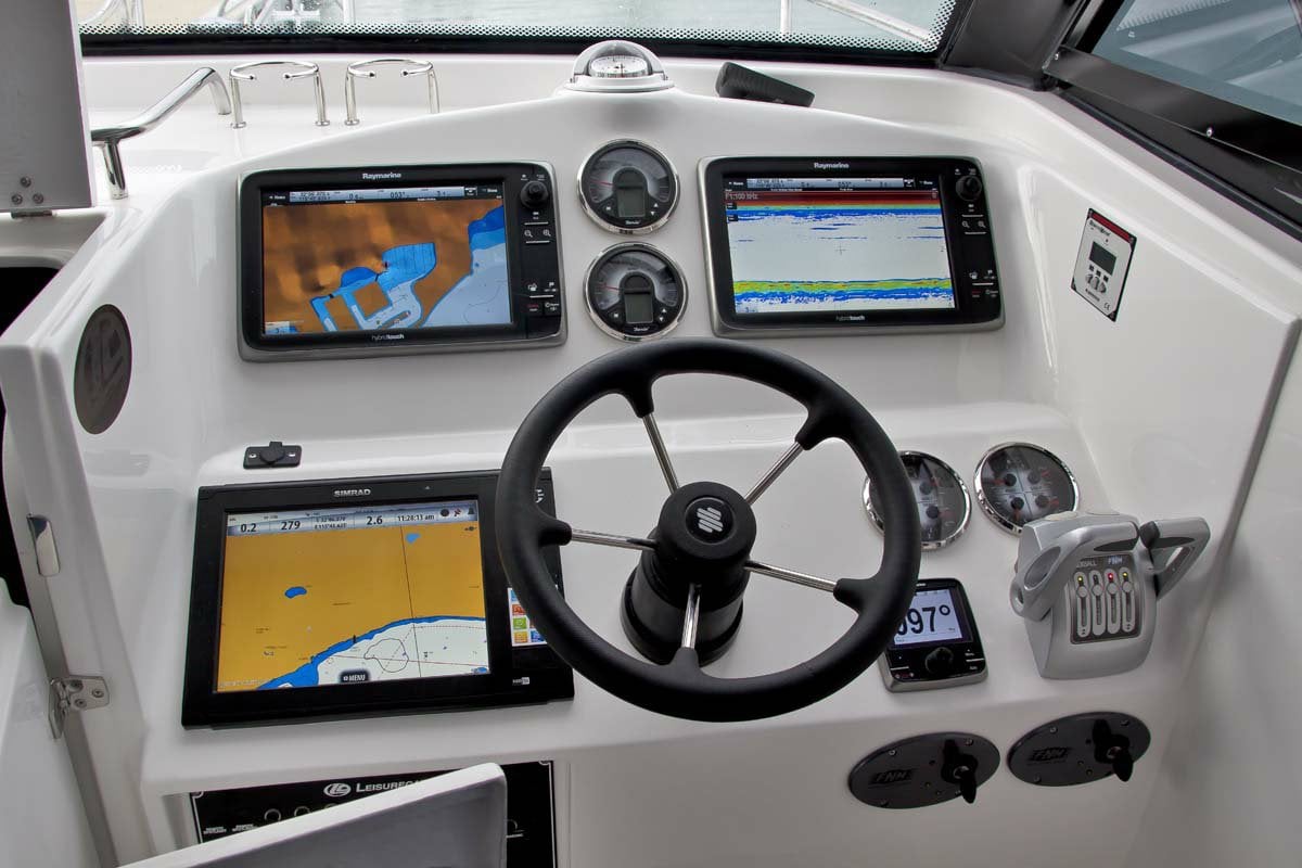 LEISURECAT KINGFISHER 9000 FISHING BOAT