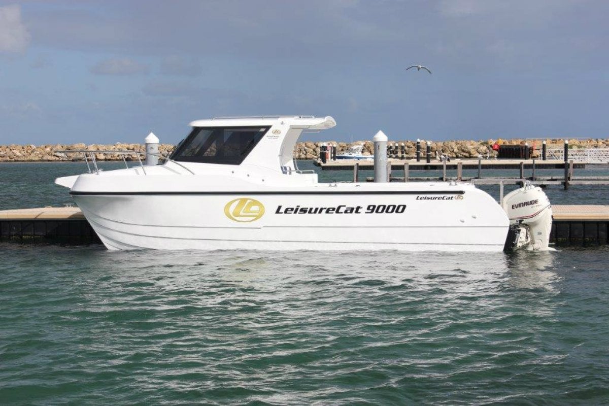 LEISURECAT KINGFISHER 9000 FISHING BOAT