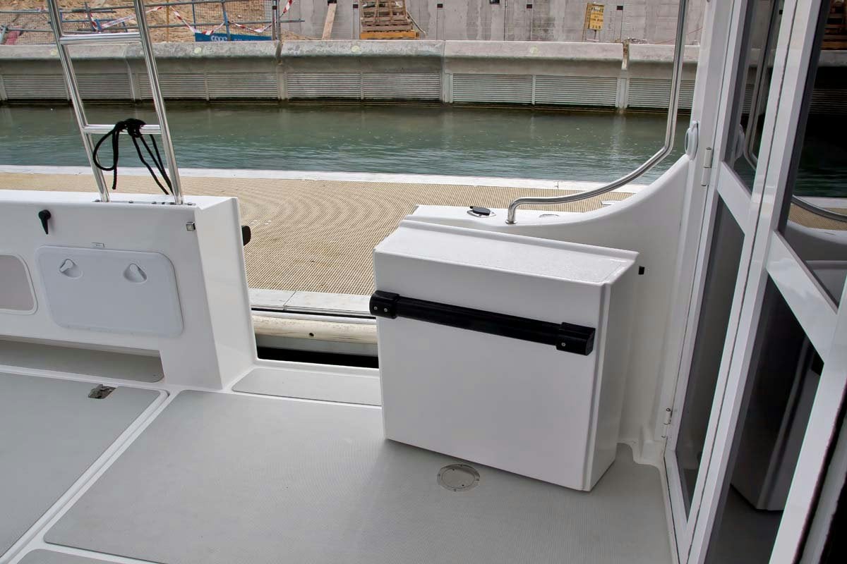 LEISURECAT KINGFISHER 9000 FISHING BOAT