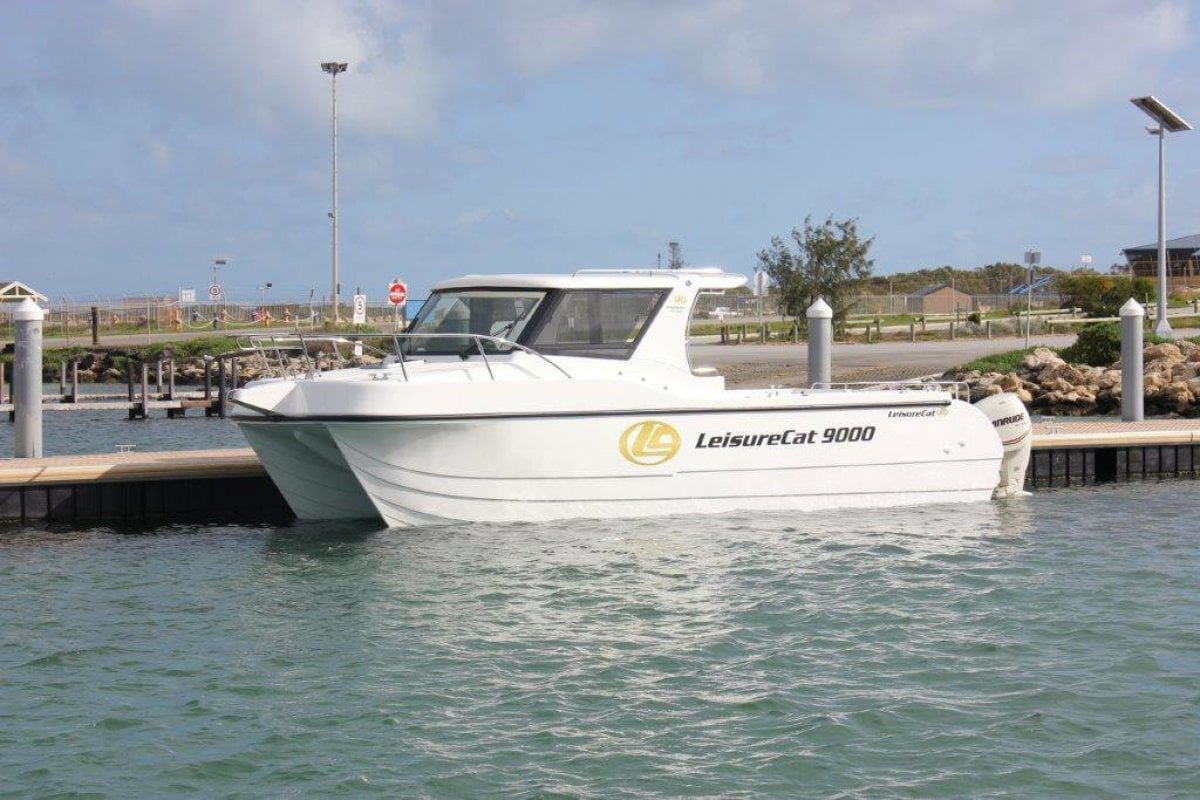 LEISURECAT KINGFISHER 9000 FISHING BOAT