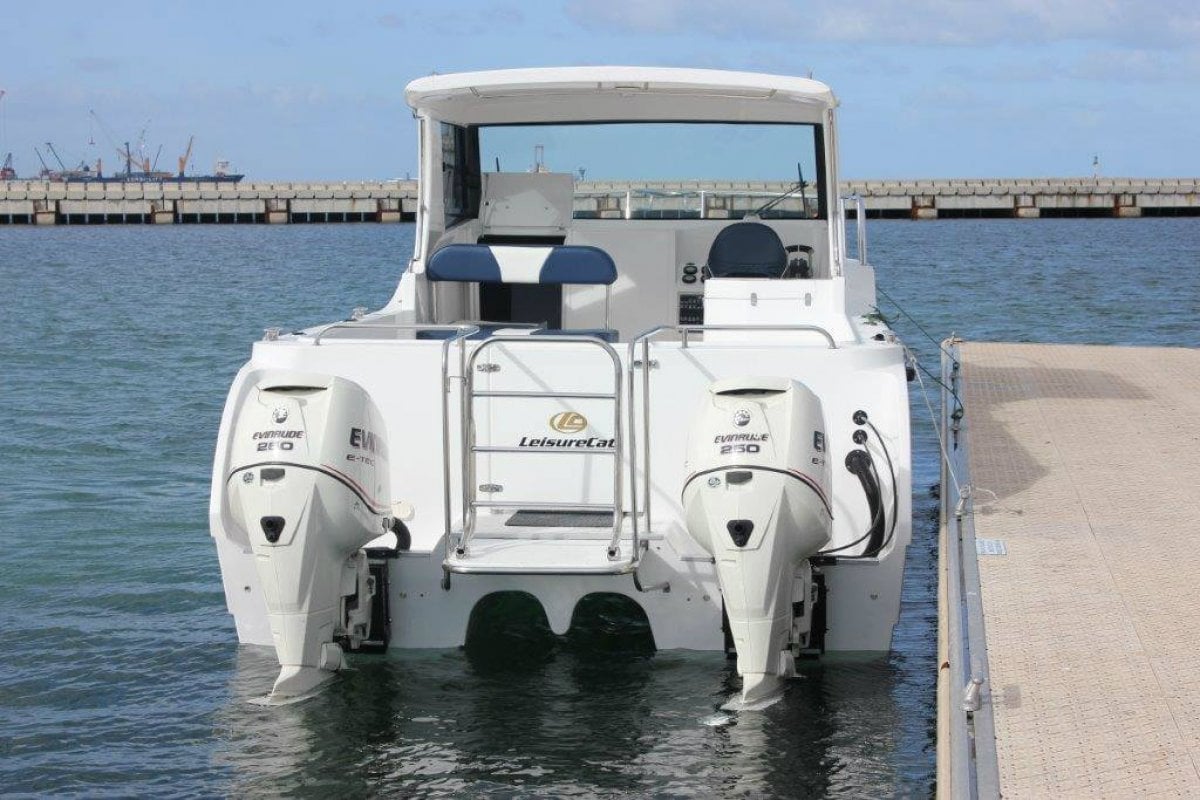 LEISURECAT KINGFISHER 9000 FISHING BOAT