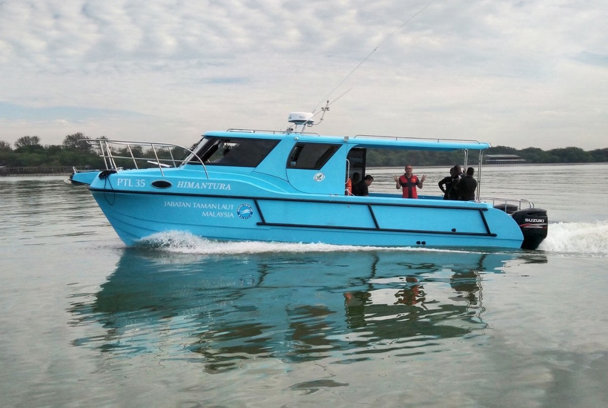 LEISURECAT KINGFISHER 9000 FISHING BOAT