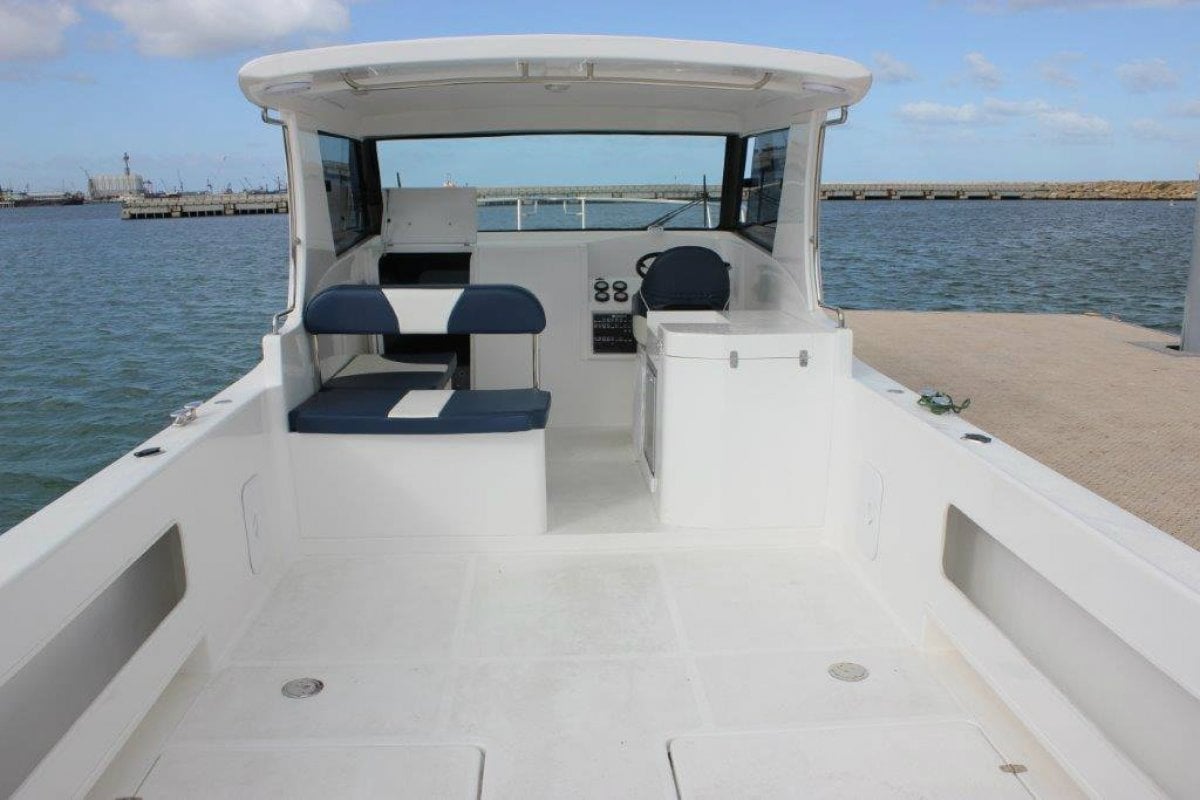 LEISURECAT KINGFISHER 9000 FISHING BOAT