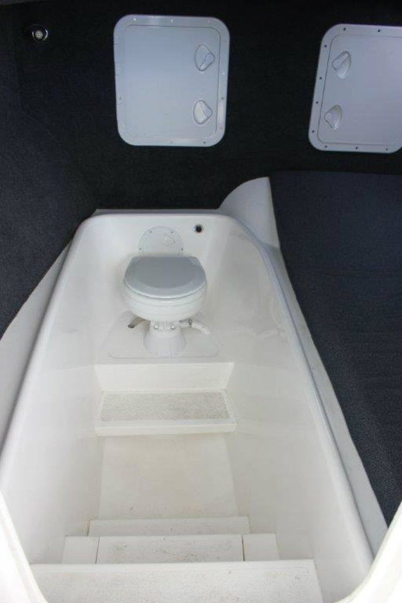 LEISURECAT KINGFISHER 9000 FISHING BOAT
