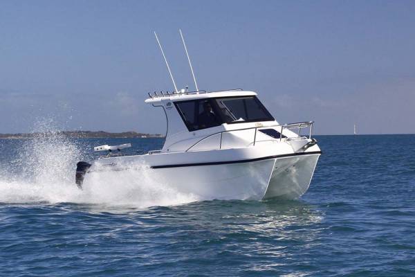 LEISURECAT GAMEFISHER 7000 FISHING BOAT