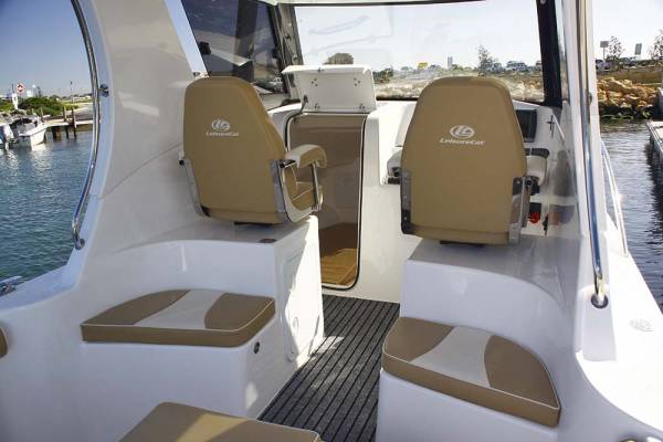 LEISURECAT GAMEFISHER 7000 FISHING BOAT