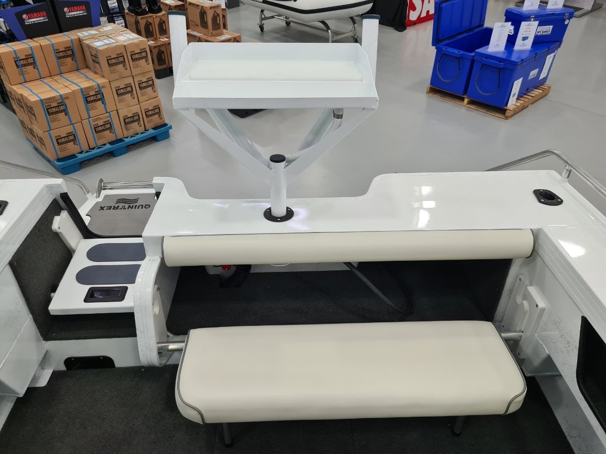 QUINTREX 500 CRUISEABOUT BOWRIDER