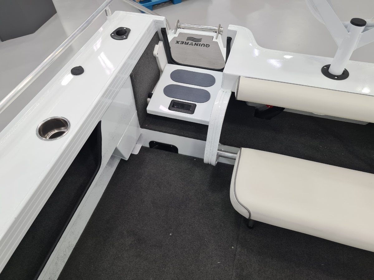 QUINTREX 500 CRUISEABOUT BOWRIDER