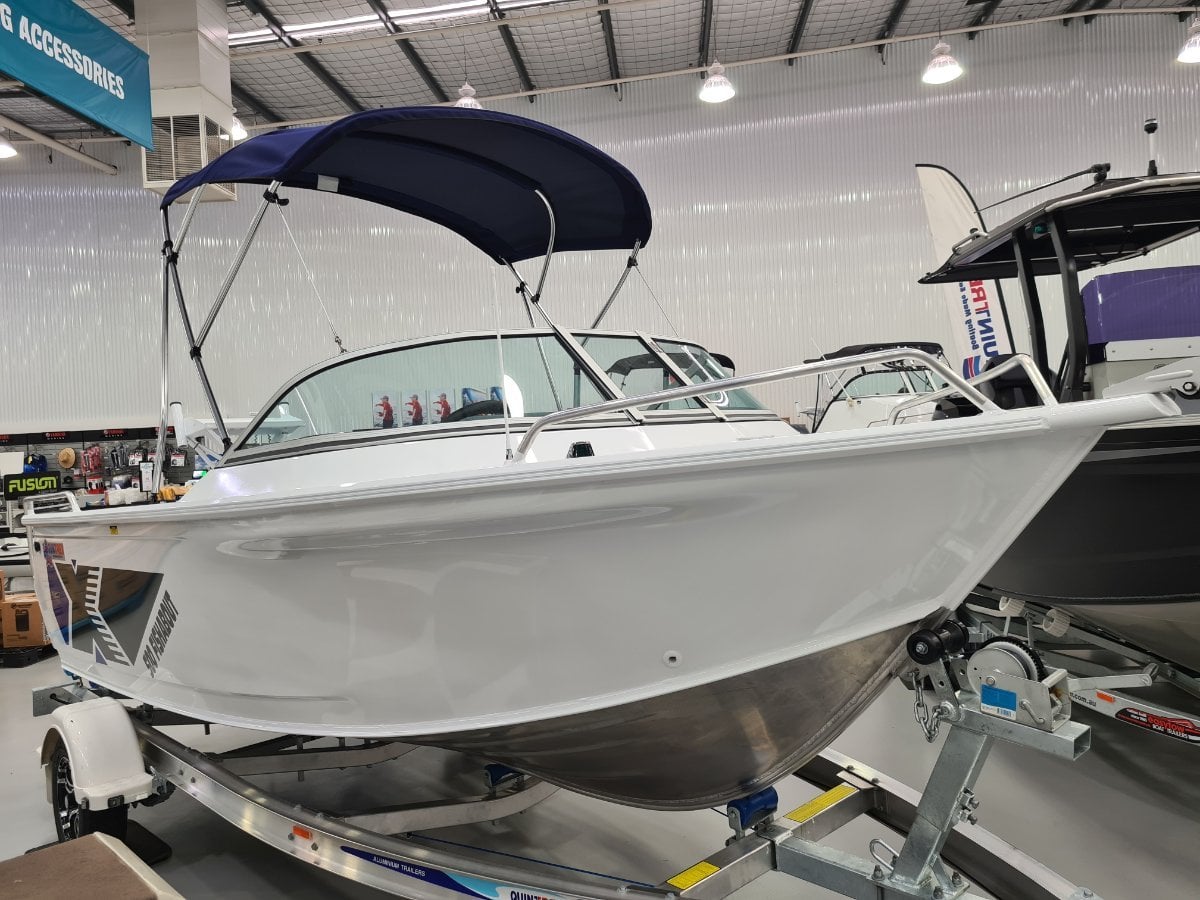 QUINTREX 500 CRUISEABOUT BOWRIDER