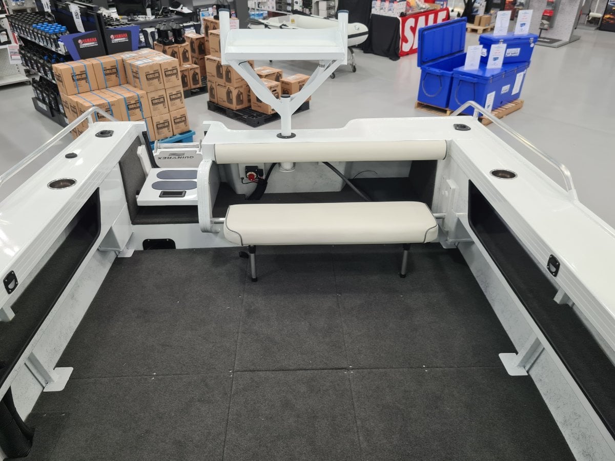 QUINTREX 500 CRUISEABOUT BOWRIDER