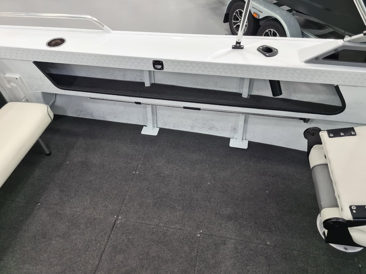 QUINTREX 500 CRUISEABOUT BOWRIDER