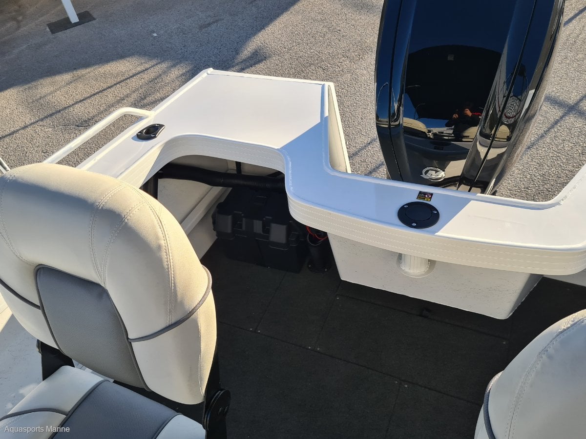 2023 QUINTREX 490 RENEGADE SC SIDE CONSOLE