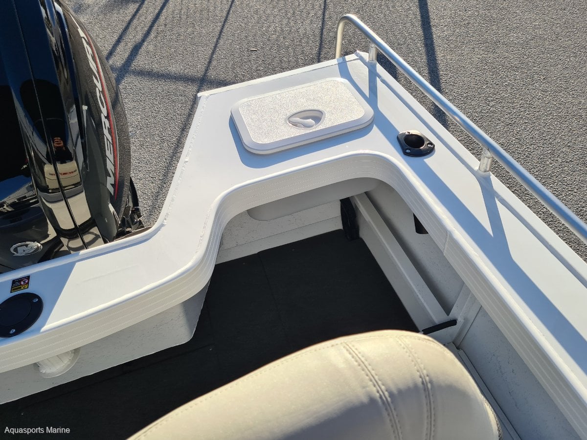 2023 QUINTREX 490 RENEGADE SC SIDE CONSOLE