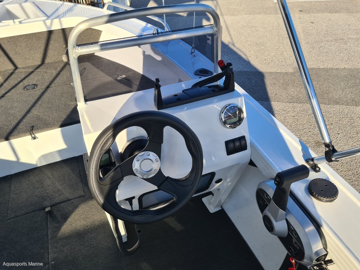 2023 QUINTREX 490 RENEGADE SC SIDE CONSOLE