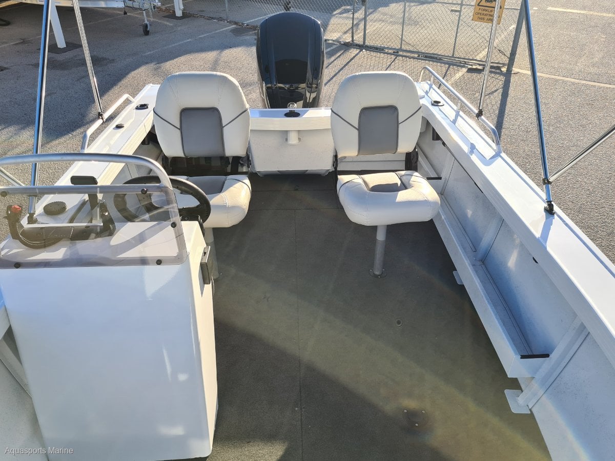 2023 QUINTREX 490 RENEGADE SC SIDE CONSOLE
