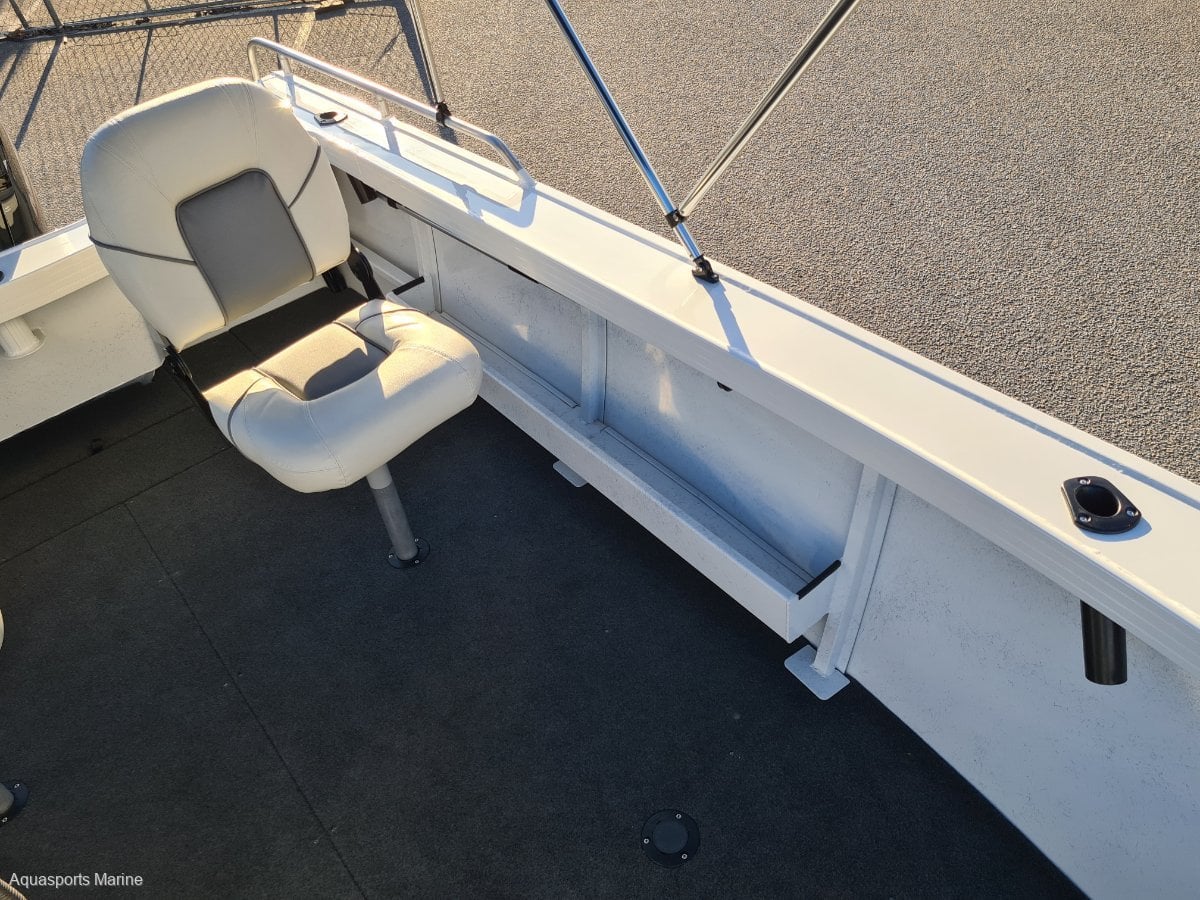2023 QUINTREX 490 RENEGADE SC SIDE CONSOLE