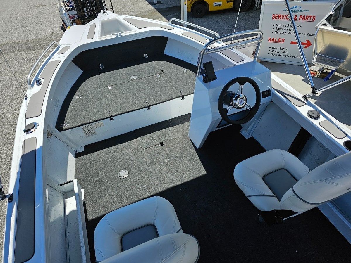 2024 QUINTREX 460 RENEGADE SIDE CONSOLE