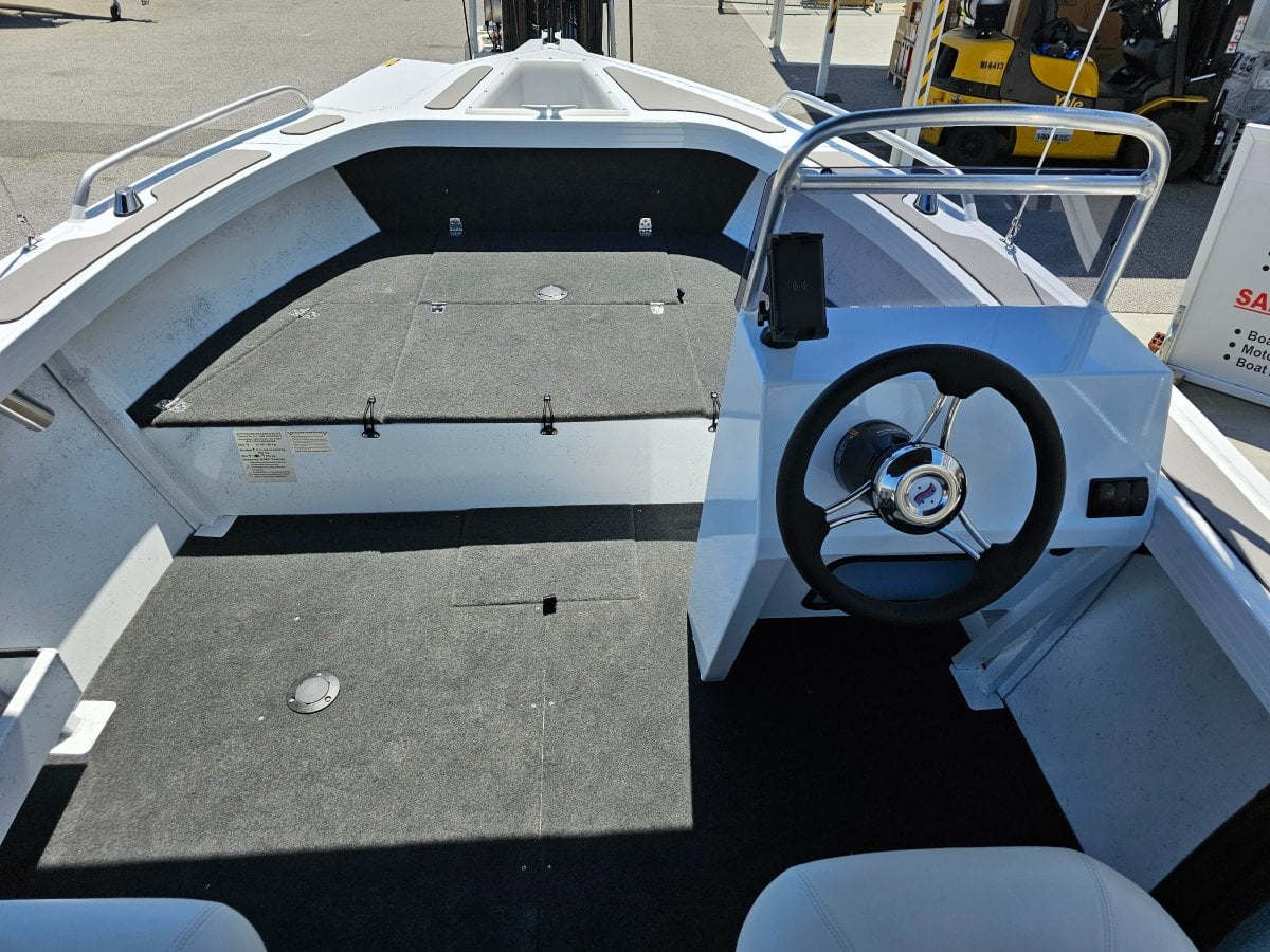 2024 QUINTREX 460 RENEGADE SIDE CONSOLE