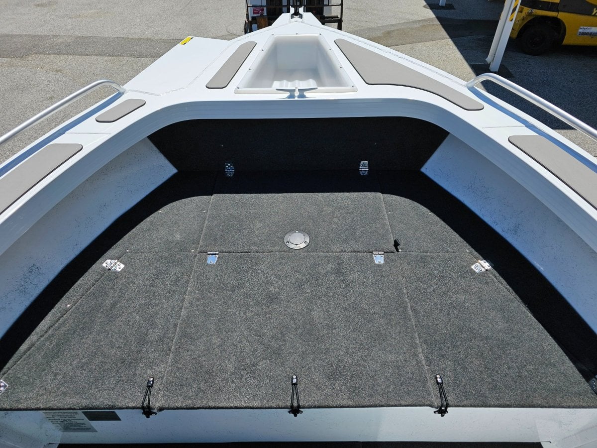 2024 QUINTREX 460 RENEGADE SIDE CONSOLE