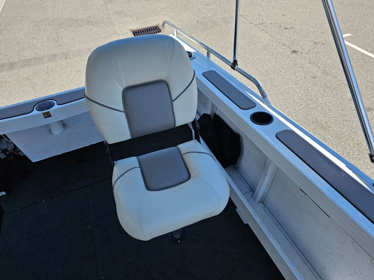 2024 QUINTREX 460 RENEGADE SIDE CONSOLE