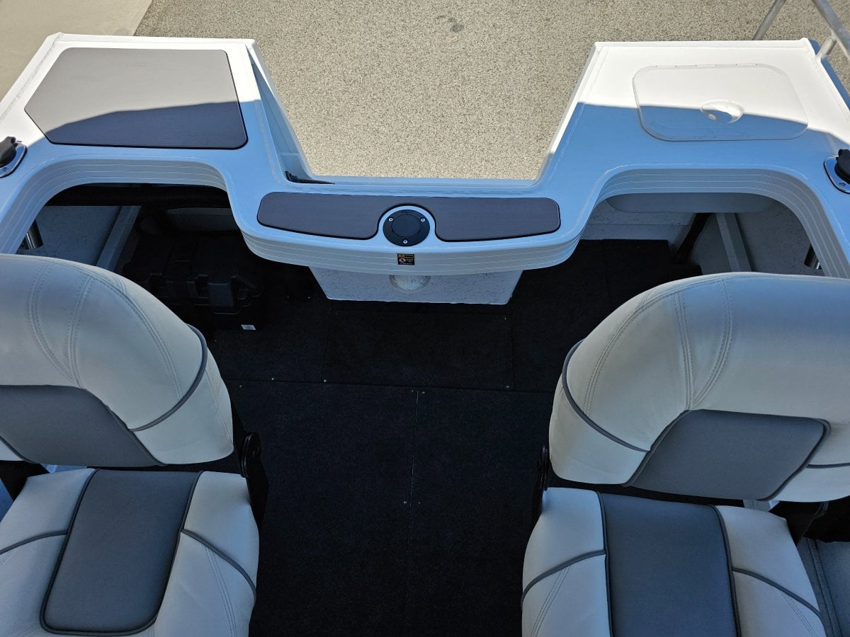 2024 QUINTREX 460 RENEGADE SIDE CONSOLE