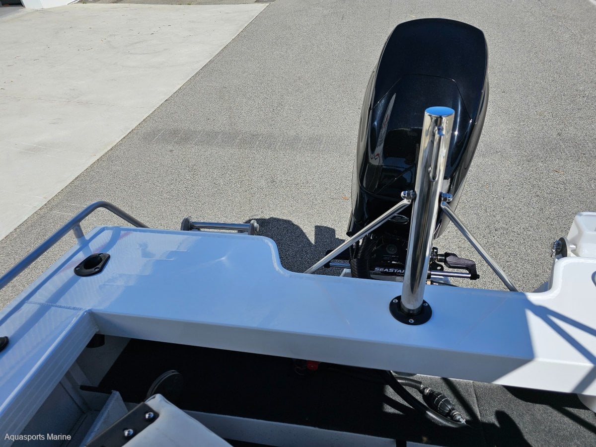 2023 QUINTREX 430 TOP ENDER TS RUNABOUT