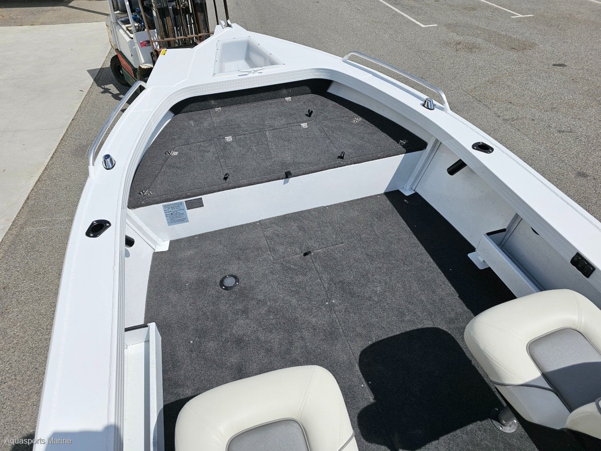 2024 QUINTREX 420 RENEGADE SIDE CONSOLE
