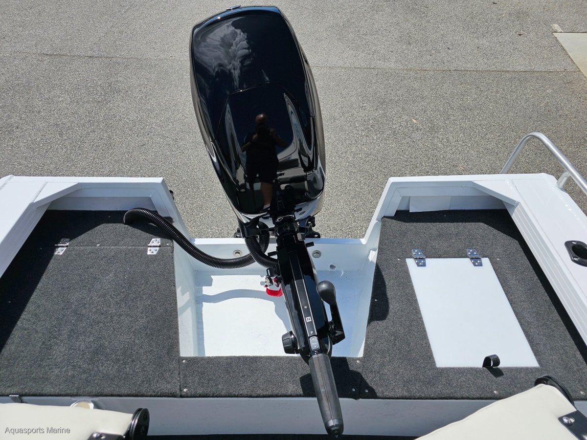 2024 QUINTREX 420 RENEGADE SIDE CONSOLE