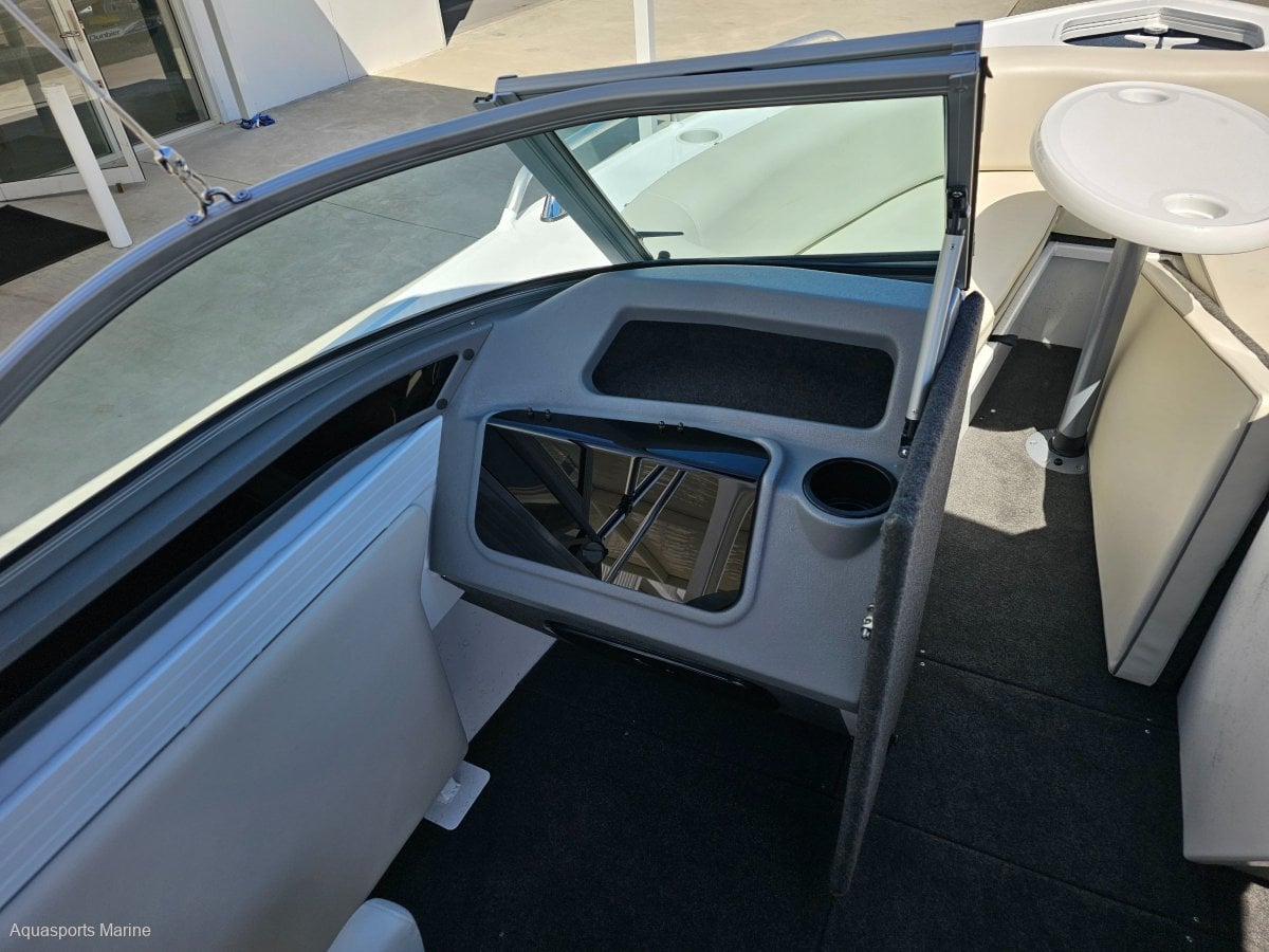 2024 QUINTREX 590 CRUISEABOUT PRO BOWRIDER
