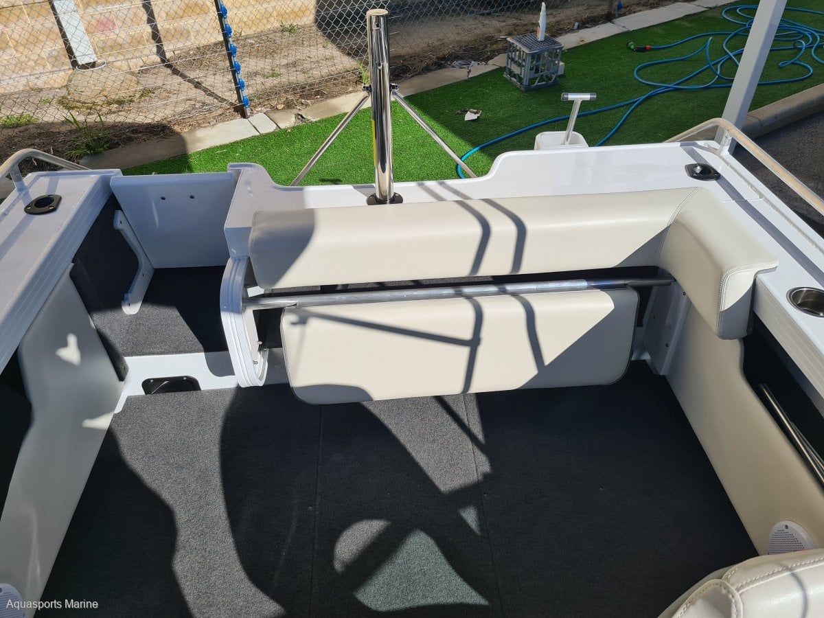 2024 QUINTREX 520 CRUISEABOUT PRO BOWRIDER