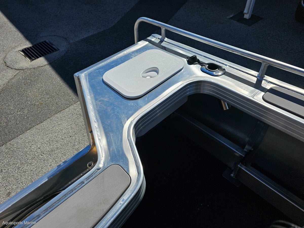 2024 QUINTREX 570 RENEGADE CC CENTRE CONSOLE
