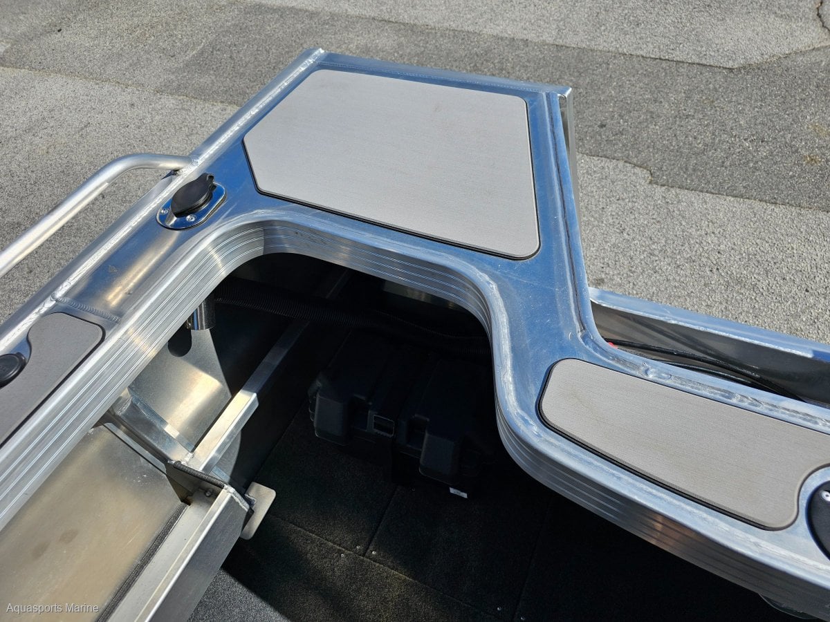 2024 QUINTREX 570 RENEGADE CC CENTRE CONSOLE