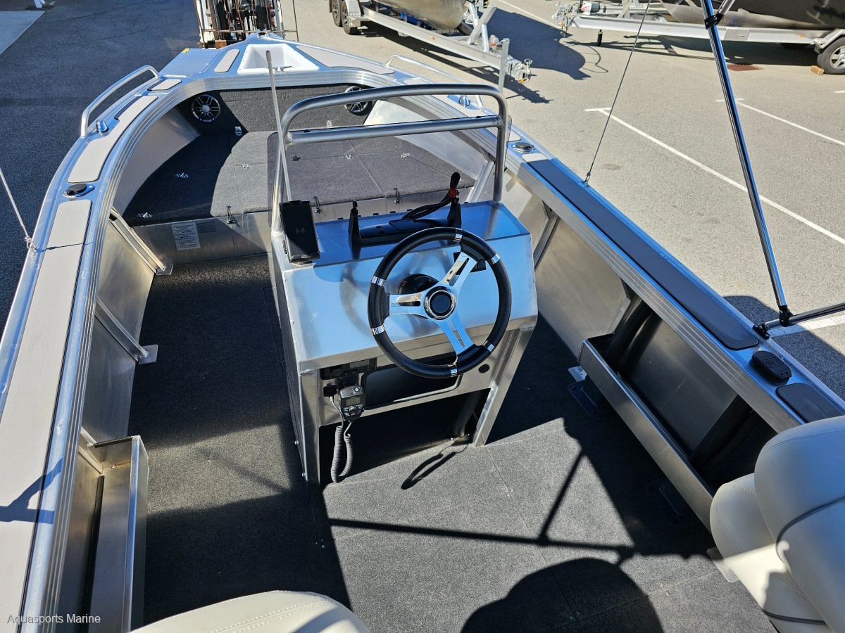 2024 QUINTREX 570 RENEGADE CC CENTRE CONSOLE