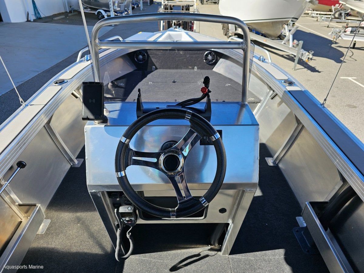 2024 QUINTREX 570 RENEGADE CC CENTRE CONSOLE