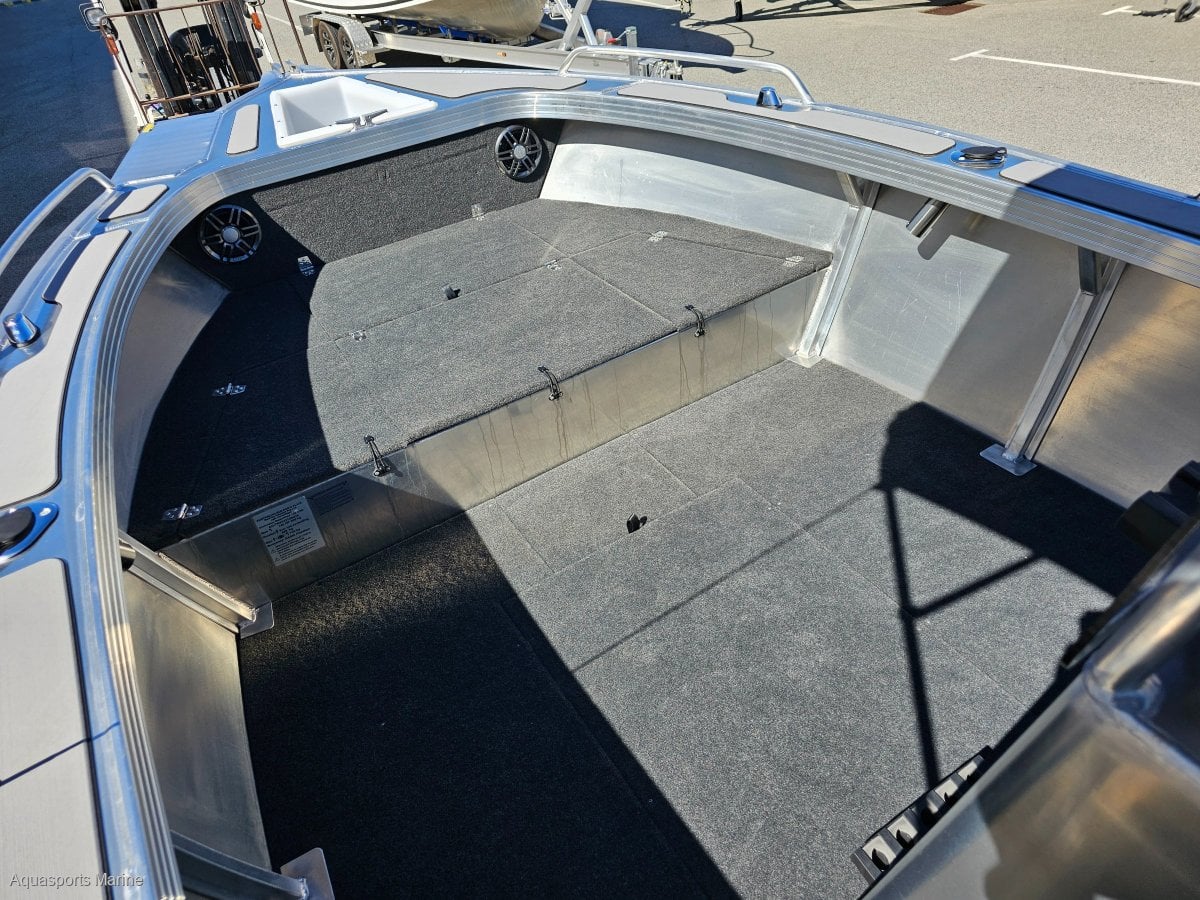 2024 QUINTREX 570 RENEGADE CC CENTRE CONSOLE
