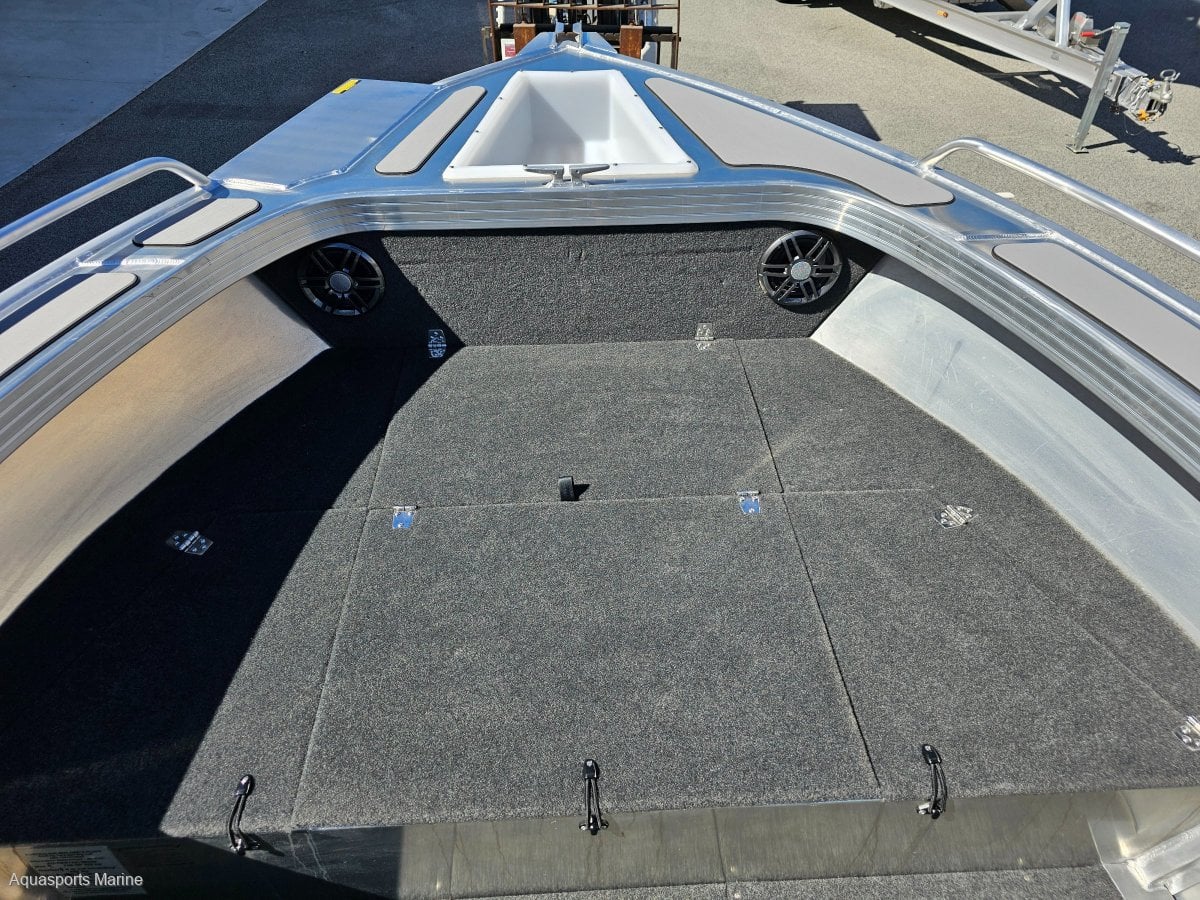 2024 QUINTREX 570 RENEGADE CC CENTRE CONSOLE
