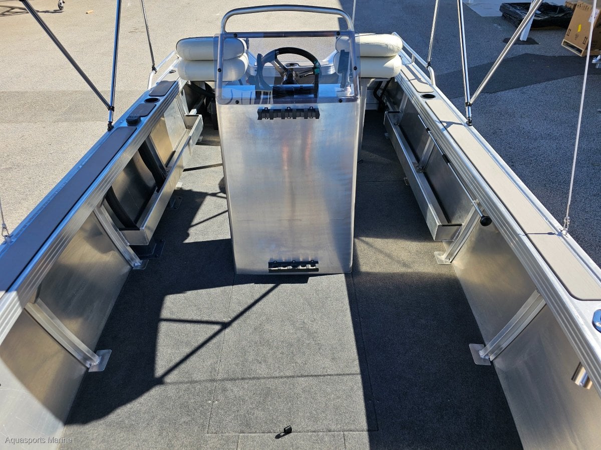 2024 QUINTREX 570 RENEGADE CC CENTRE CONSOLE