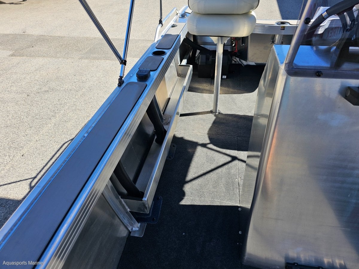 2024 QUINTREX 570 RENEGADE CC CENTRE CONSOLE